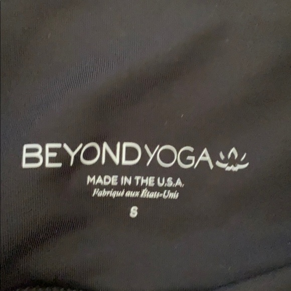 Beyond Yoga black leggings - Picture 3 of 4